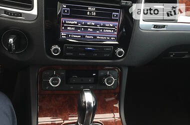 Позашляховик / Кросовер Volkswagen Touareg 2014 в 