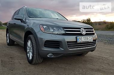Позашляховик / Кросовер Volkswagen Touareg 2014 в 