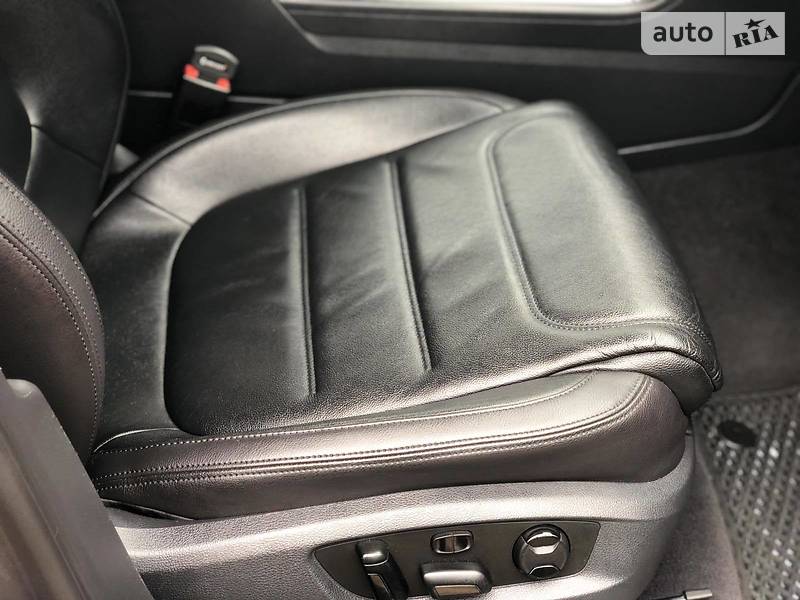 Позашляховик / Кросовер Volkswagen Touareg 2013 в Запоріжжі