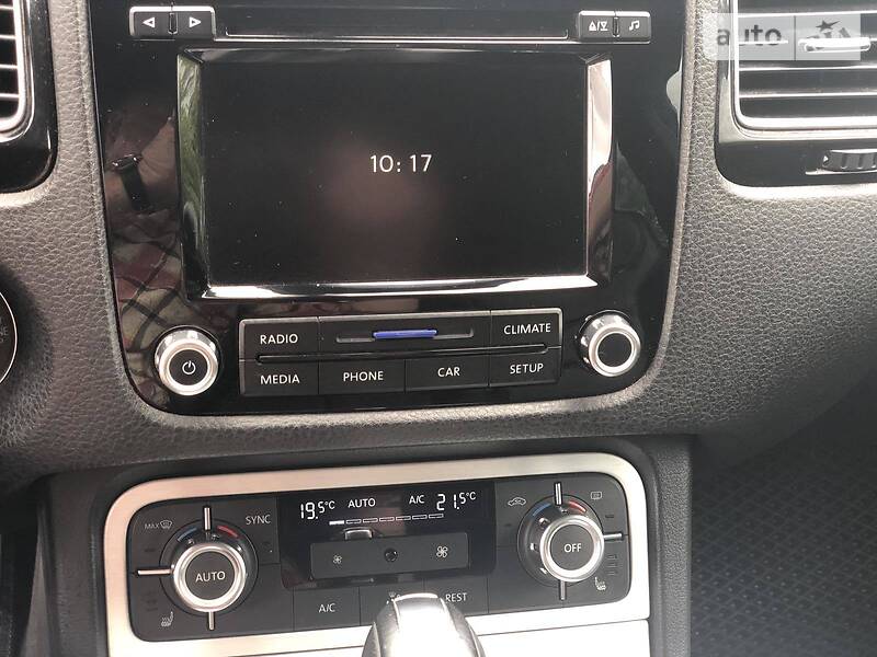 Позашляховик / Кросовер Volkswagen Touareg 2013 в Запоріжжі