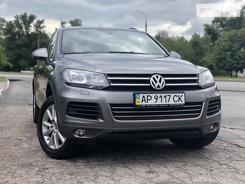 Позашляховик / Кросовер Volkswagen Touareg 2013 в Запоріжжі