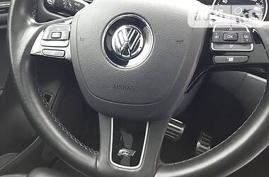 Внедорожник / Кроссовер Volkswagen Touareg 2015 в 