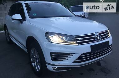 Внедорожник / Кроссовер Volkswagen Touareg 2015 в 