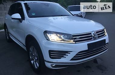 Позашляховик / Кросовер Volkswagen Touareg 2015 в Києві