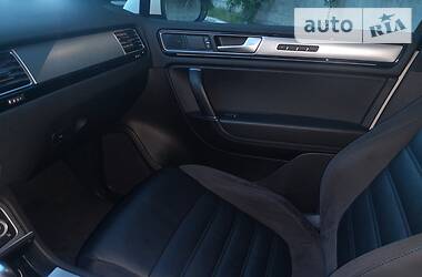 Внедорожник / Кроссовер Volkswagen Touareg 2015 в 