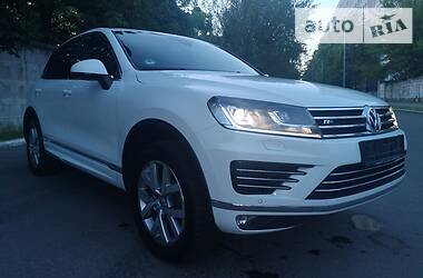 Позашляховик / Кросовер Volkswagen Touareg 2015 в Києві