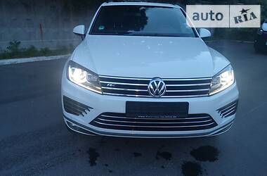 Позашляховик / Кросовер Volkswagen Touareg 2015 в Києві