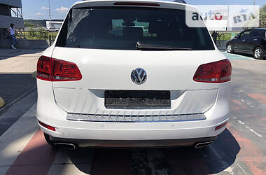 Позашляховик / Кросовер Volkswagen Touareg 2013 в Києві