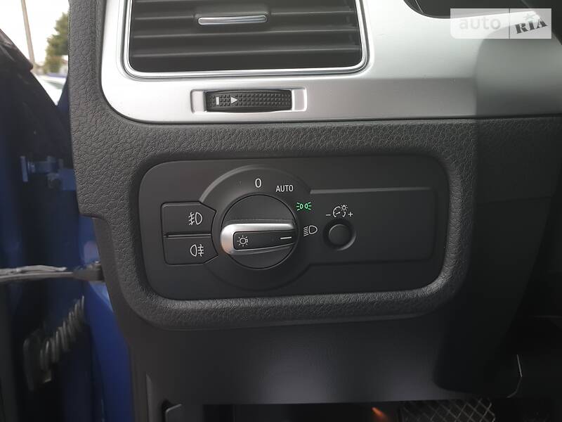 Позашляховик / Кросовер Volkswagen Touareg 2015 в Хмельницькому
