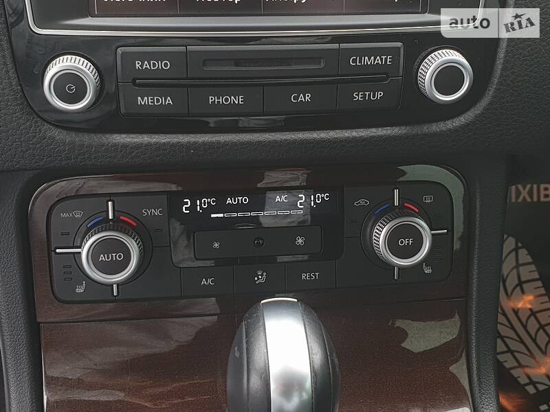 Позашляховик / Кросовер Volkswagen Touareg 2015 в Хмельницькому