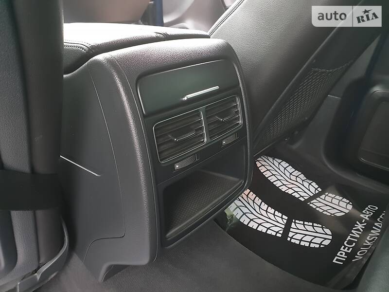Позашляховик / Кросовер Volkswagen Touareg 2015 в Хмельницькому