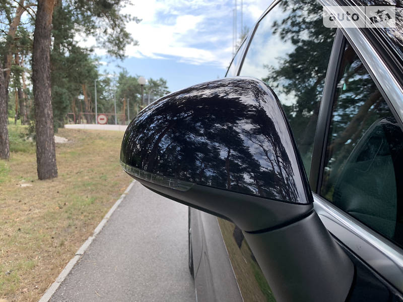 Позашляховик / Кросовер Volkswagen Touareg 2014 в Києві