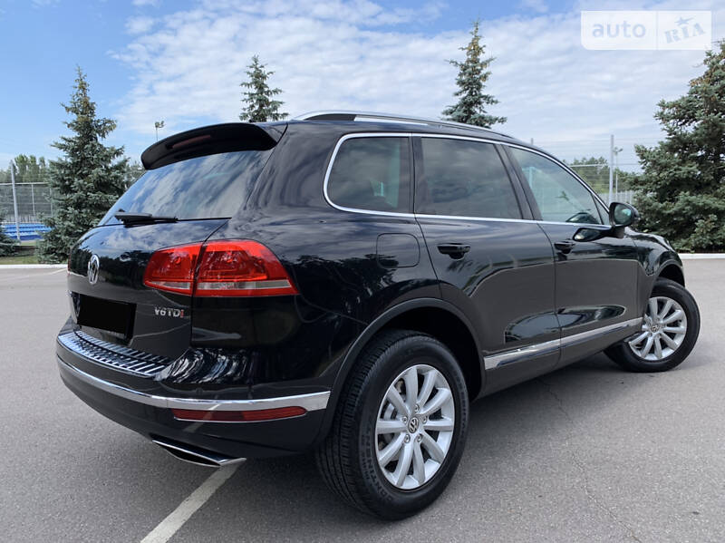 Позашляховик / Кросовер Volkswagen Touareg 2014 в Києві