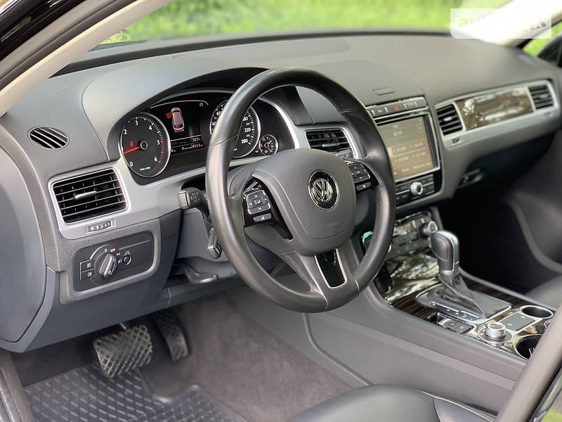 Позашляховик / Кросовер Volkswagen Touareg 2014 в Києві