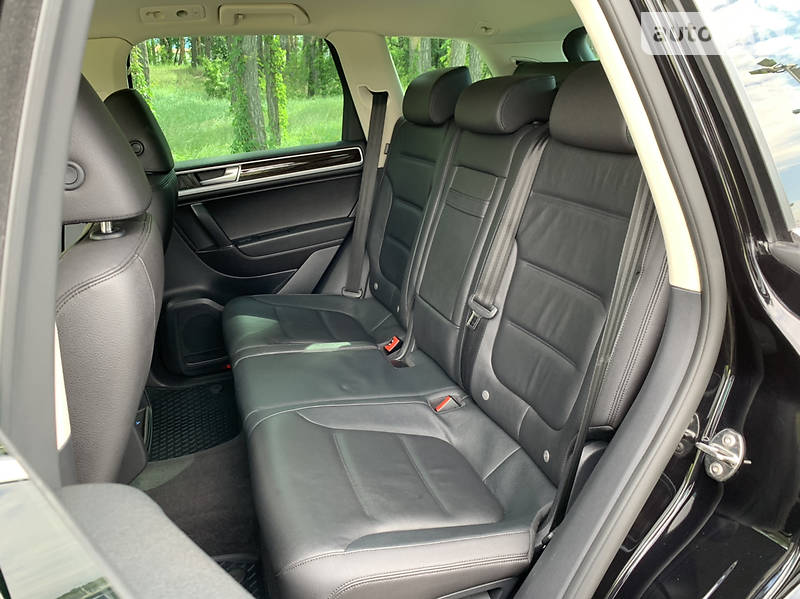 Позашляховик / Кросовер Volkswagen Touareg 2014 в Києві