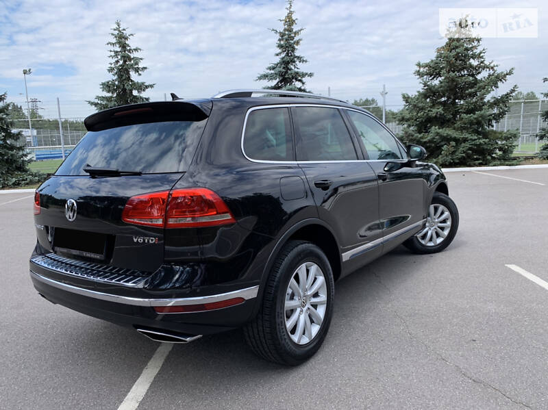 Позашляховик / Кросовер Volkswagen Touareg 2014 в Києві