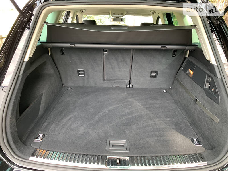 Позашляховик / Кросовер Volkswagen Touareg 2014 в Києві