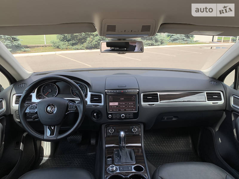 Позашляховик / Кросовер Volkswagen Touareg 2014 в Києві