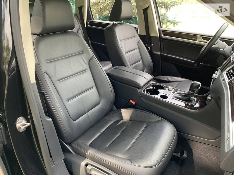 Позашляховик / Кросовер Volkswagen Touareg 2014 в Києві