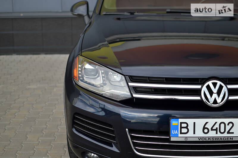Позашляховик / Кросовер Volkswagen Touareg 2014 в Києві