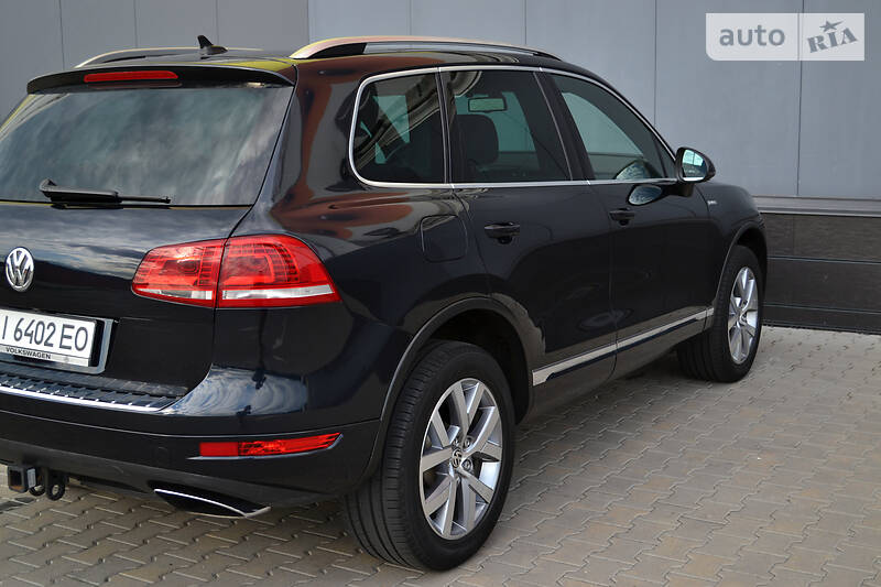 Позашляховик / Кросовер Volkswagen Touareg 2014 в Києві