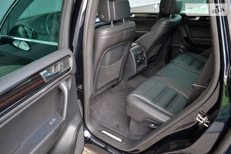 Позашляховик / Кросовер Volkswagen Touareg 2014 в Києві