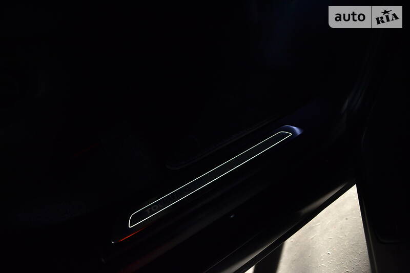 Позашляховик / Кросовер Volkswagen Touareg 2014 в Києві