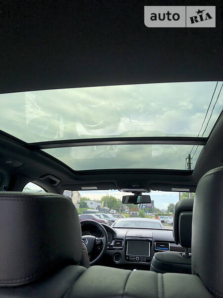 Позашляховик / Кросовер Volkswagen Touareg 2014 в Києві