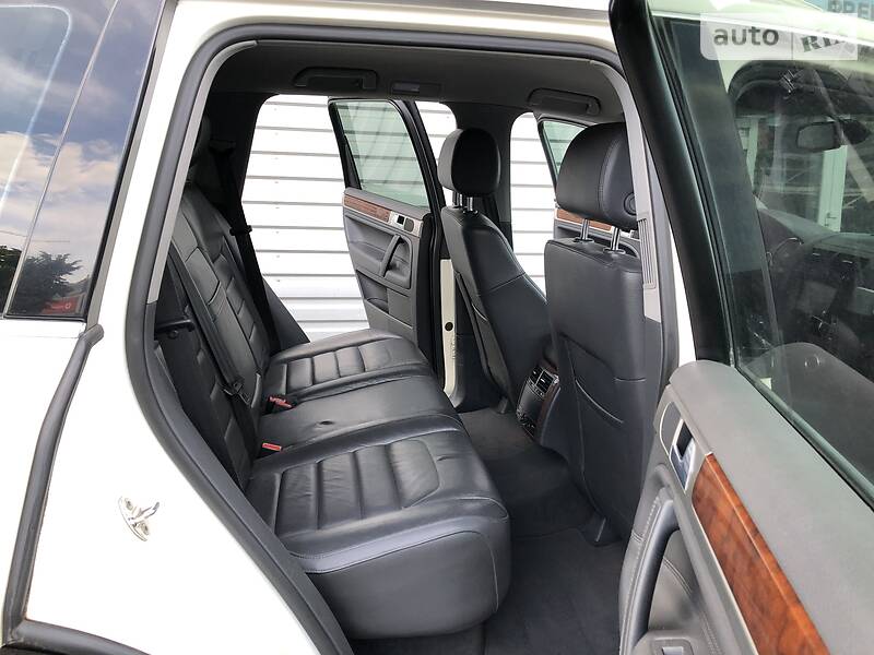 Позашляховик / Кросовер Volkswagen Touareg 2009 в Києві