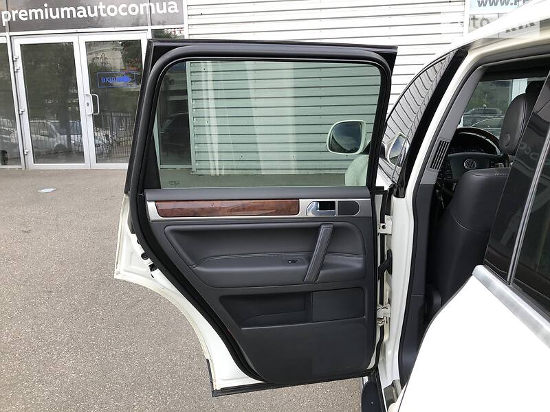 Позашляховик / Кросовер Volkswagen Touareg 2009 в Києві