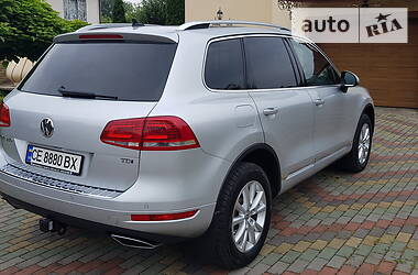 Внедорожник / Кроссовер Volkswagen Touareg 2014 в Черновцах