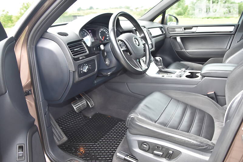 Позашляховик / Кросовер Volkswagen Touareg 2012 в Дрогобичі
