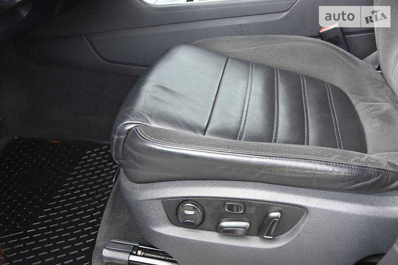 Позашляховик / Кросовер Volkswagen Touareg 2012 в Дрогобичі