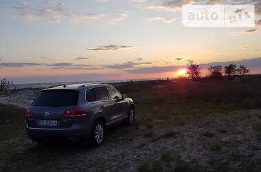 Позашляховик / Кросовер Volkswagen Touareg 2014 в 