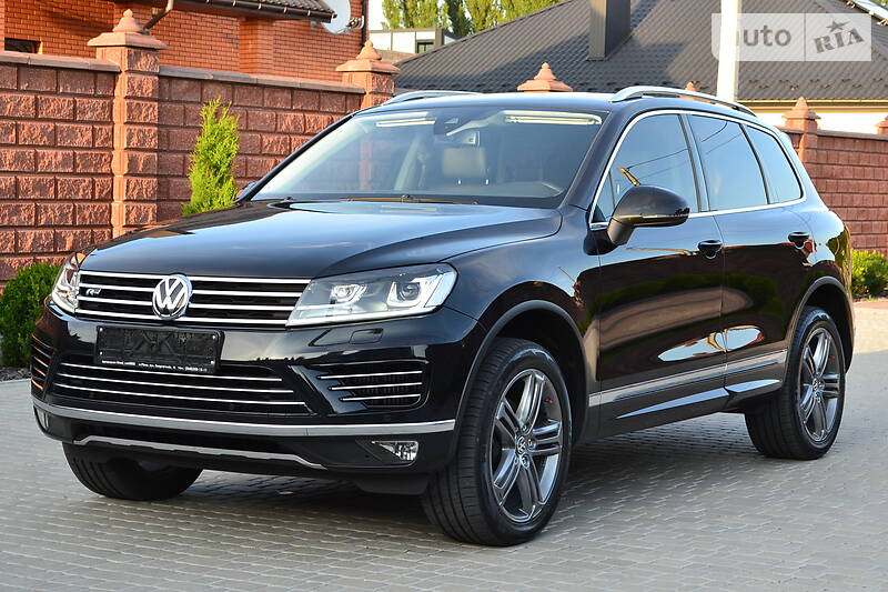 Позашляховик / Кросовер Volkswagen Touareg 2016 в Рівному