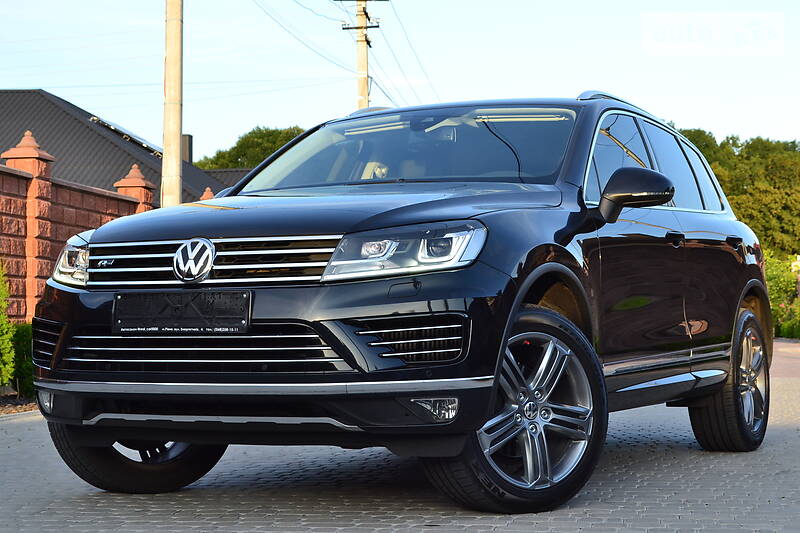Позашляховик / Кросовер Volkswagen Touareg 2016 в Рівному
