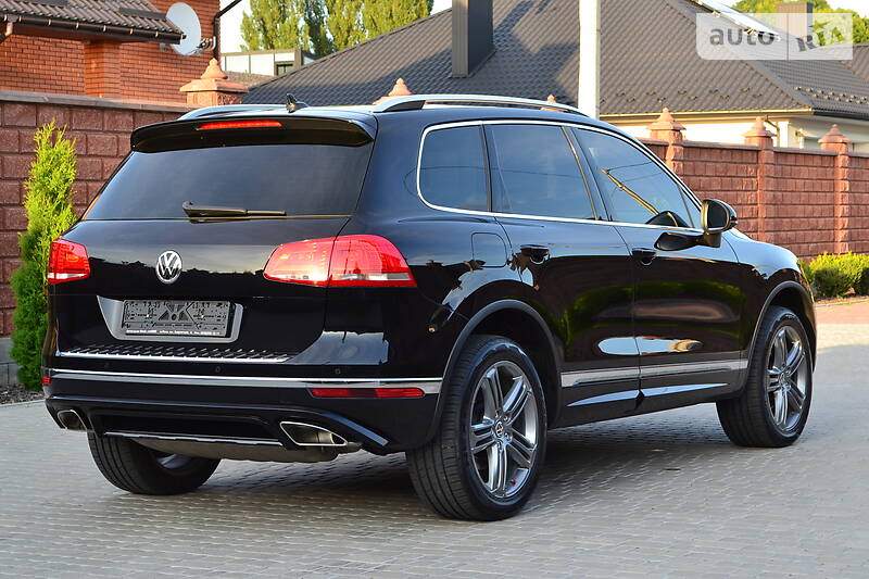 Позашляховик / Кросовер Volkswagen Touareg 2016 в Рівному