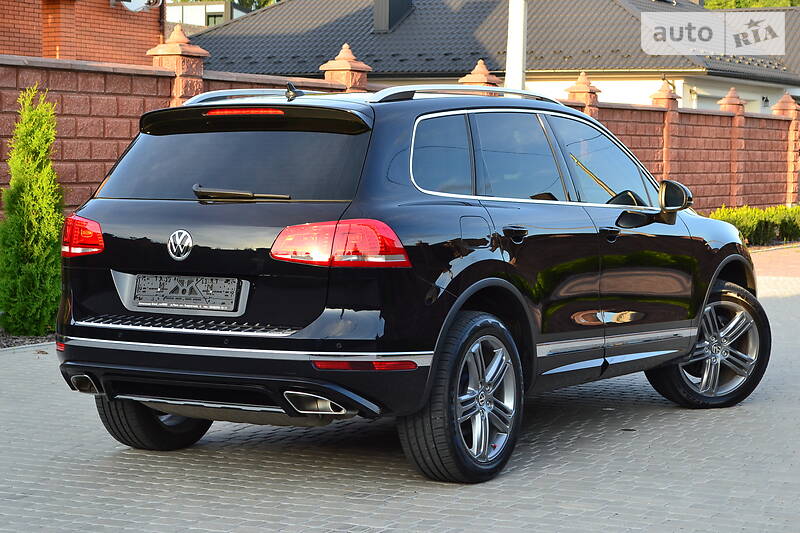 Позашляховик / Кросовер Volkswagen Touareg 2016 в Рівному
