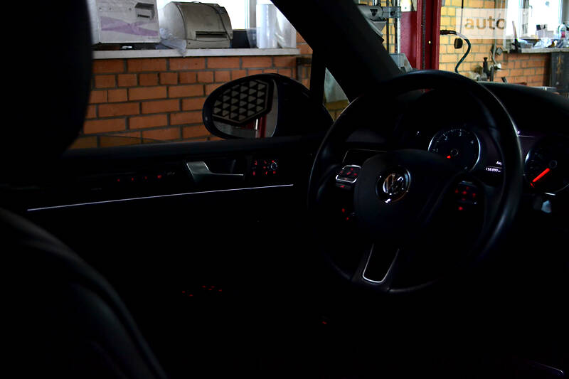 Позашляховик / Кросовер Volkswagen Touareg 2014 в Києві