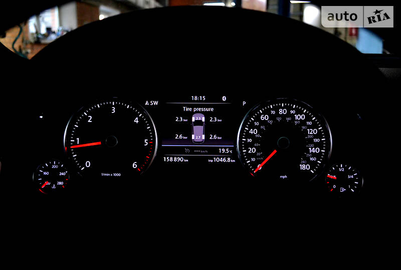 Позашляховик / Кросовер Volkswagen Touareg 2014 в Києві