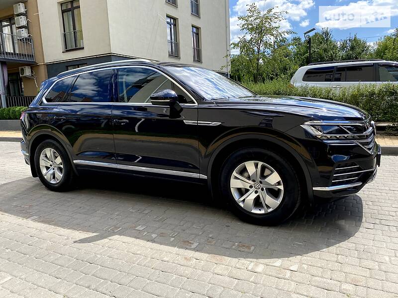 Позашляховик / Кросовер Volkswagen Touareg 2018 в Києві