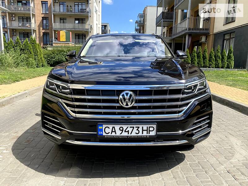 Позашляховик / Кросовер Volkswagen Touareg 2018 в Києві