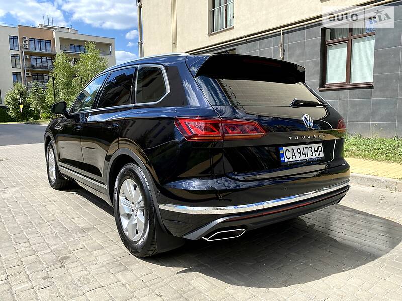 Позашляховик / Кросовер Volkswagen Touareg 2018 в Києві