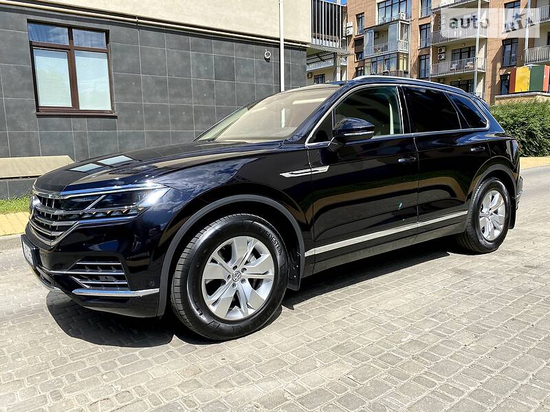 Позашляховик / Кросовер Volkswagen Touareg 2018 в Києві