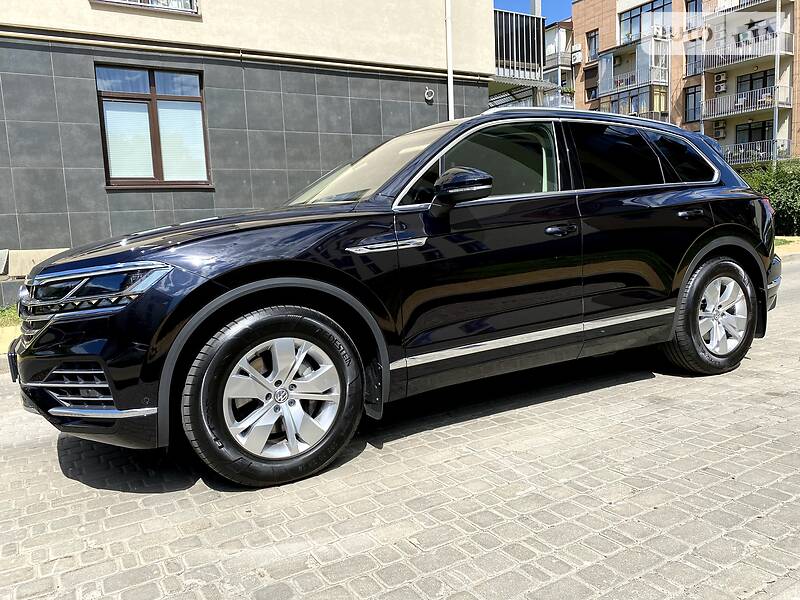 Позашляховик / Кросовер Volkswagen Touareg 2018 в Києві