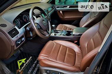 Внедорожник / Кроссовер Volkswagen Touareg 2014 в Николаеве