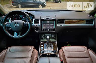 Внедорожник / Кроссовер Volkswagen Touareg 2014 в Николаеве