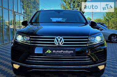 Позашляховик / Кросовер Volkswagen Touareg 2015 в 