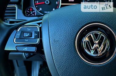 Позашляховик / Кросовер Volkswagen Touareg 2015 в 