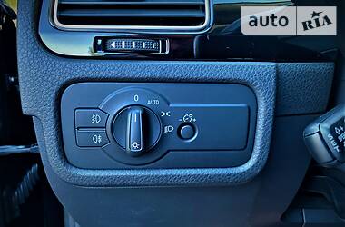 Позашляховик / Кросовер Volkswagen Touareg 2015 в 